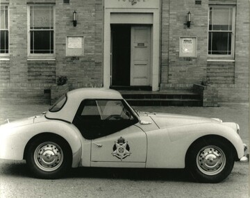 Photograph (police car)