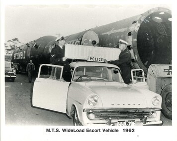 Photograph (police car)