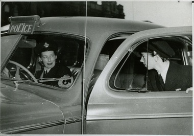 Photograph (police women, street patrol)