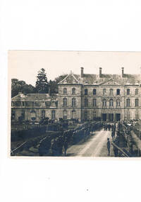 King George V arrives at Bertangles Château for the investiture of General Monash