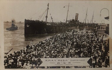 Postcard - HMAT MEDIC, 16.12.1916 HMAT leaving Melbourne, circa late 1916