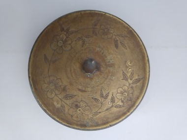 Souvenir - Lid to Trench Art Shell Vase, Decorated Lid  to Shell Vase (see 0170.1)