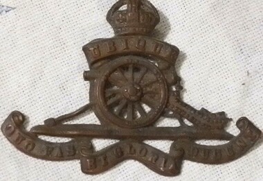 Uniform - Artillery Cap Badge