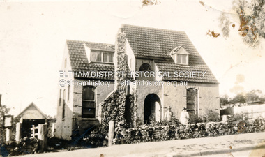 Photograph, Ernie and Ellen Andrew in front of their home, Arthur Street, Eltham, c.1940