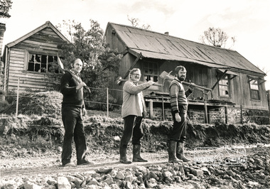 Photograph, Diamond Valley News, Falkiner Cottage, Ely Street Eltham, 1982