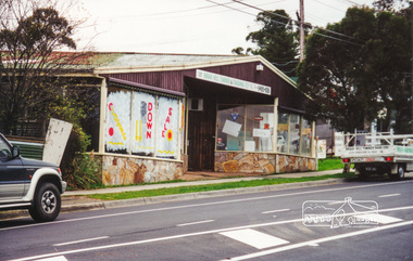 Photograph, Peter Bassett-Smith, Briar Hill Timber and Trading Co., July 2000, 2000