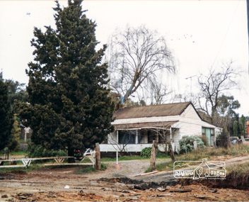 Photograph, Miner's Cottage, corner Main and Reynolds roads, Research, Vic, 1986