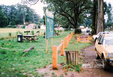 Photograph, Kinglake opposite shops