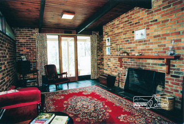 Photograph, Believed to be an Alistair Knox designed mudbrick home, 91 Fernside Avenue, Briar Hill; July 2002, 2002