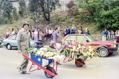 Photograph, Eltham Festival Parade, 16 October 1982, 1982