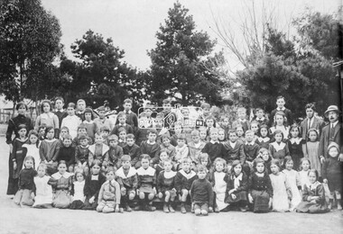 Photograph, School group (unidentified), c.1910