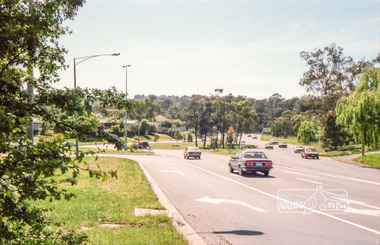 Photograph, Fitzsimons Lane intersection with Main Road, Eltham, c.1985, 1985c
