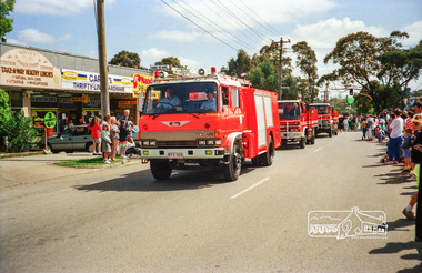 Photograph, Eltham Festival Parade, 11 November 1989; Main Road near the corner with Arthur Street, 11/11/1989