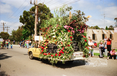 Photograph, Eltham Festival Parade, 11 November 1989; Main Road near the corner with Arthur Street, 11/11/1989