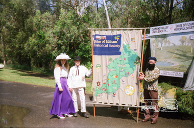 Photograph, Getting ready for the parade, Diamond Street, Eltham Festival, 10 November 1990, 10/11/1990