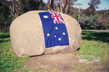 Photograph, Unveiling of the commemorative plaque on Walter Withers Rock at the corner of Bible and Arthur Streets, Eltham, 13 Oct 1990, 13/10/1990