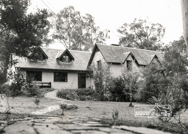Photograph, Diamond Valley News, Rocknall, Diamond Street, Eltham, 15 October 1979