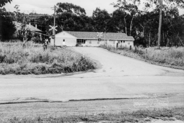 Photograph, Looking west across Main Road at the intersection with Diamond Street, Eltham, February 1968, Feb 1968