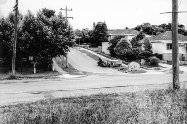 Photograph, Looking southeast across Main Road to intersection with Cecil Street, Eltham, February 1968, Feb 1968