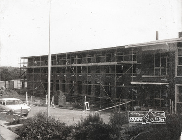 Photograph, Completing the south wing of Eltham Shire Offices for Library and Planning Departments, 1971, 1971