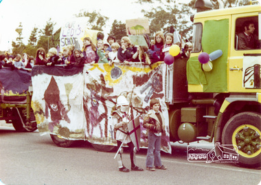 Photograph, Our Lady's School, Eltham Community Festival Parade, Main Road opposite Wingrove Park, 4 August 1978, 04/08/1978