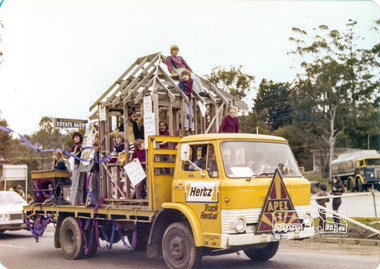 Photograph, Apex, Eltham Parade, Eltham Community Festival Parade, Main Road opposite Wingrove Park, 4 August 1978, 04/08/1978