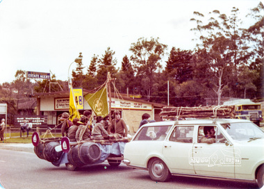 Photograph, !st Eltham Scouts and Cubs, Eltham Community Festival Parade, Main Road opposite Wingrove Park, 4 August 1978, 04/08/1978