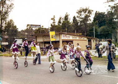 Photograph, Mono cyclists, Eltham Parade, Eltham Community Festival Parade, Main Road opposite Wingrove Park, 4 August 1978, 04/08/1978