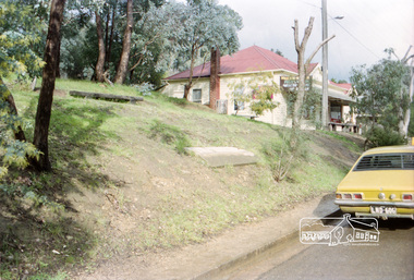 Photograph, Milk Bar at 808 and vacant land at 816 Heidelberg-Kinglake Road, Hurstbridge, c.1980, 1980c
