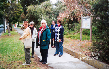 Photograph, Eltham District Historical Society members on a walking tour, c.2004, 2004c