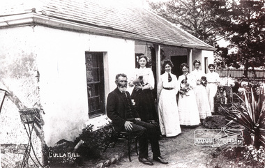 Photograph, John Sweeney and his five daughters at Culla Hill, Eltham, 1908, 1908