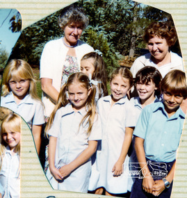 Photograph, Gwen Anderson and Nancye Rock with Grade 4, Eltham Christian School, 1982