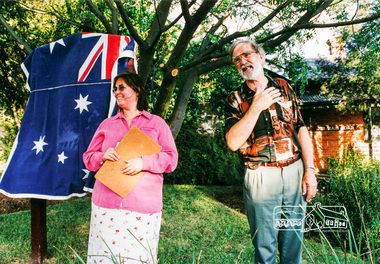 Photograph, Dedication of new sign at front of Local History Centre, 728 Main Road, Eltham, 13 Dec 2000, 13/12/2000