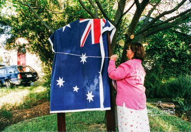 Photograph, Dedication of new sign at front of Local History Centre, 728 Main Road, Eltham, 13 Dec 2000, 13/12/2000
