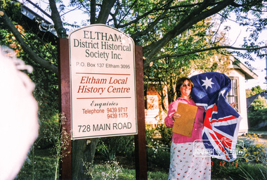 Photograph, Dedication of new sign at front of Local History Centre, 728 Main Road, Eltham, 13 Dec 2000, 13/12/2000