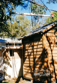 Photograph, Preparing the old Lock-up No. 17 for relocation from Youth Road to the Local History Centre at 728 Main Road, Eltham, March 2001