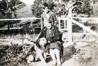 Photograph, Arrowsmith family members taken at front gate of 523 Main Road, Eltham