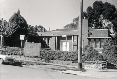 Photograph, Shire of Eltham Library and Office, cnr Main Road and Arthur Street, Eltham