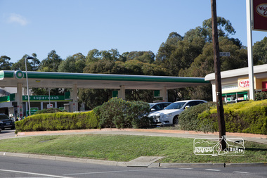 Photograph, Peter Pidgeon, BP Service Station, cnr Main Road and Beard Street, Eltham, 3 May 2017, 3 May 2017
