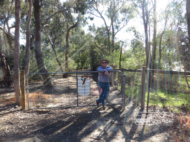 Photograph, Liz Pidgeon, Heritage Excursion; East of Eltham, 6 Sep 2014, 20 May 2017