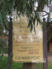 Photograph, Liz Pidgeon, Eltham Local History Centre, 728 Main Road, Eltham, 1 May 2016, 1 May 2016