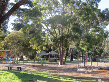 Photograph, Liz Pidgeon, Heritage Excursion; Eltham Lower Park Walk and Talk, 1 July 2017, 1 July 2017