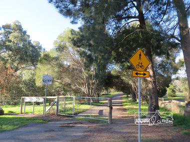Photograph, Liz Pidgeon, Heritage Excursion; Eltham Lower Park Walk and Talk, 1 July 2017, 1 July 2017