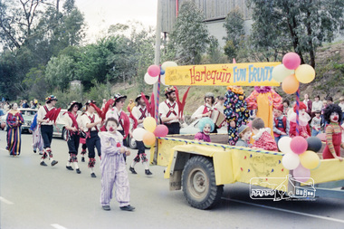 Photograph, Eltham Festival Parade, Nov 1982, 1982