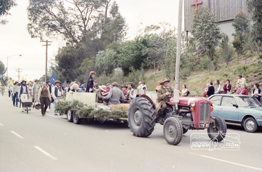 Photograph, Eltham Festival Parade, Nov 1982, 1982
