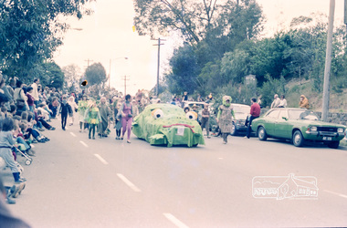 Photograph, Eltham Festival Parade, Nov 1982, 1982