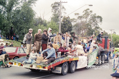 Photograph, Eltham Festival Parade, Nov 1982, 1982