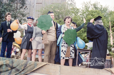 Photograph, Eltham Festival Parade, Nov 1982, 1982