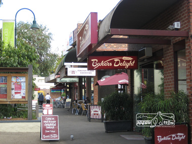 Photograph, Liz Pidgeon, Commercial Place, Eltham, 15 April 2011, 15 April 2011