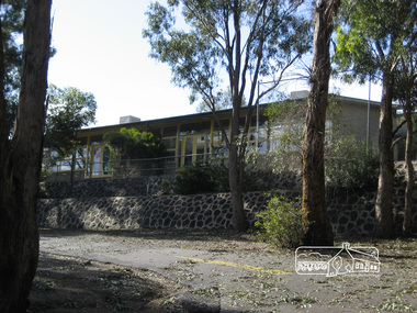 Photograph, Liz Pidgeon, Eltham East Primary School, Grove Street, 27 December 2011, 27 December 2011